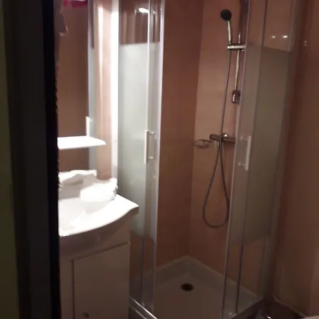 Du Pic D'annie Szálloda